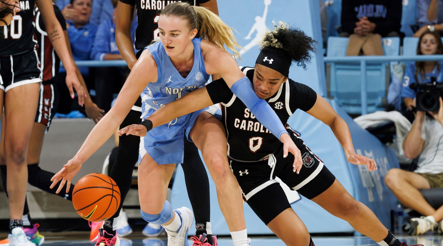 South Carolina’s Te-Hina Paopao attempts to steal the ball from North Carolina’s Alyssa Ustby.